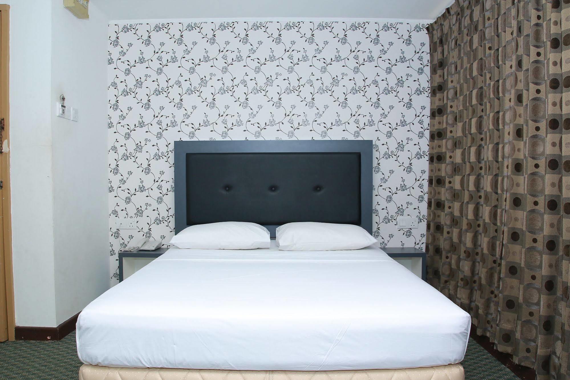 De La Hotel Kuantan Esterno foto