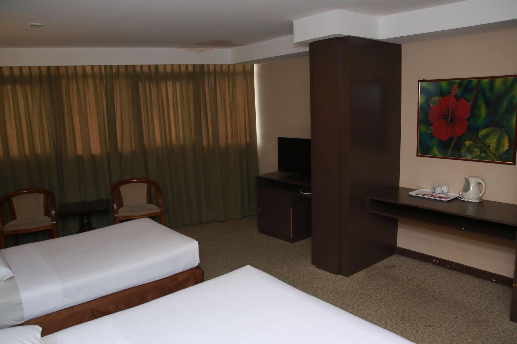 De La Hotel Kuantan Esterno foto